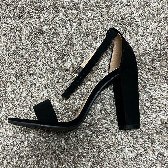 Black high heels - Picture 6 of 6